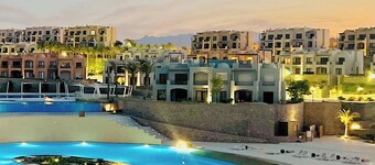 Modern 3BR Escape Panoramic Lagoon & Sea Views