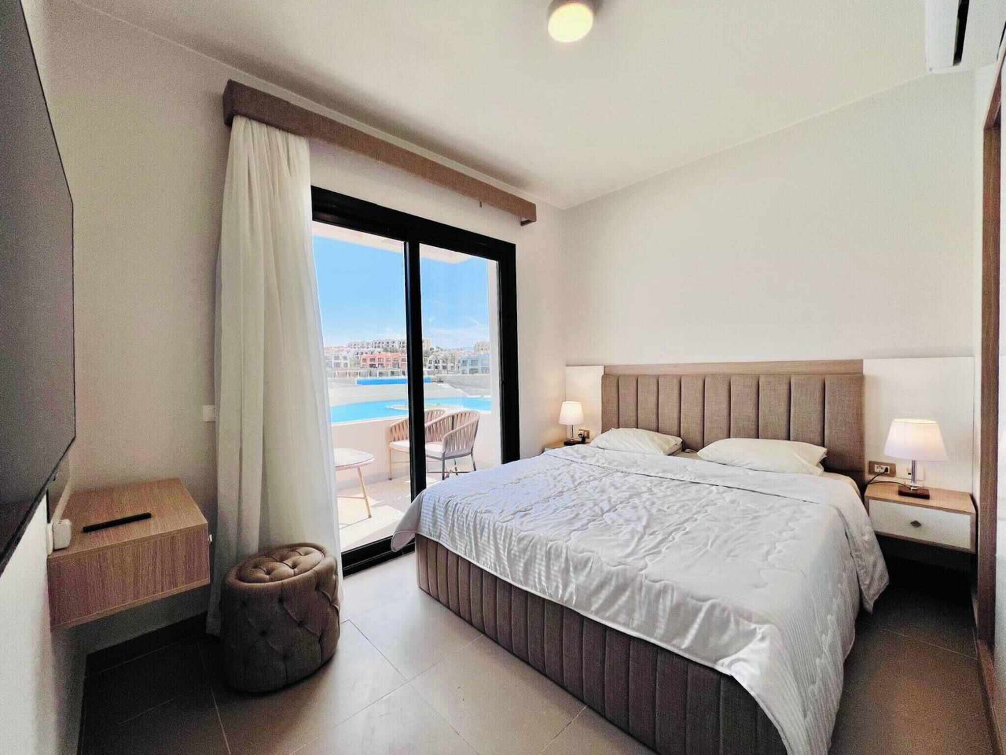 4 bedrooms, iron/ironing board, Internet, bed sheets