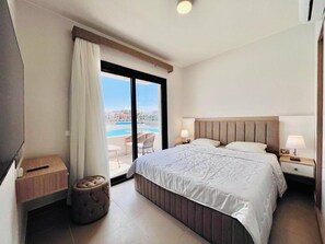 4 bedrooms, iron/ironing board, internet, bed sheets