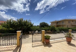 Terrace/patio - Two Bedroom Apartment with Garden View - Suli Residences (Kefalonia)