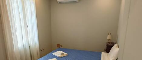 2 bedrooms, iron/ironing board, travel cot, free WiFi