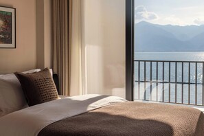 Premium Suite, Sea View | Balcony view - Dali Mountain and Lake View Hotel (Dali)