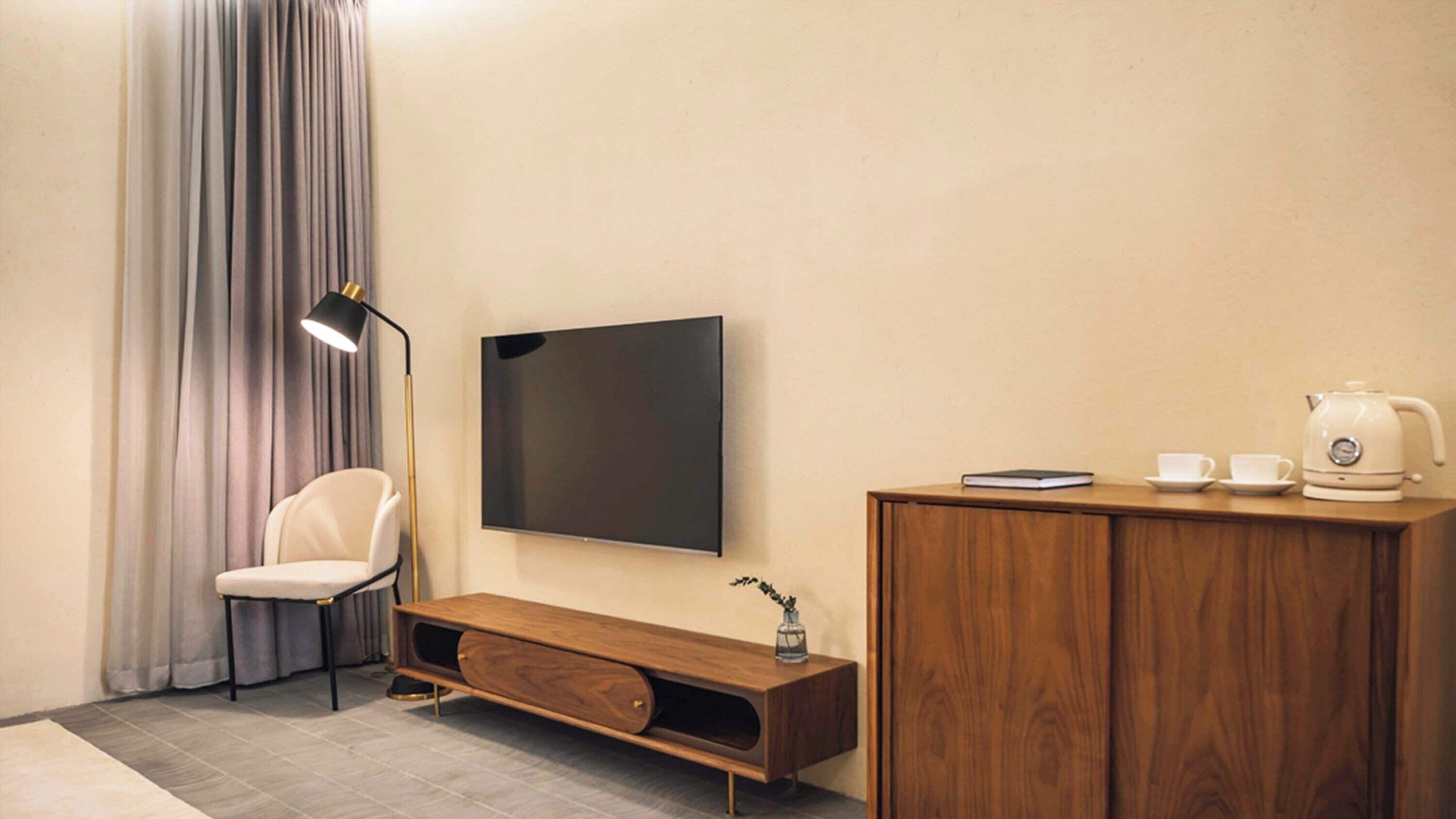 Phòng đôi có thiết kế đặc sắc, quang cảnh núi | Bàn, khu vực làm việc phù hợp cho laptop, màn/rèm cản sáng 