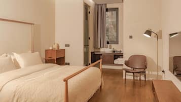 Comfort-dobbeltværelse - bjergudsigt | Skrivebord, arbejdsområde til bærbare computere, mørklægningsgardiner