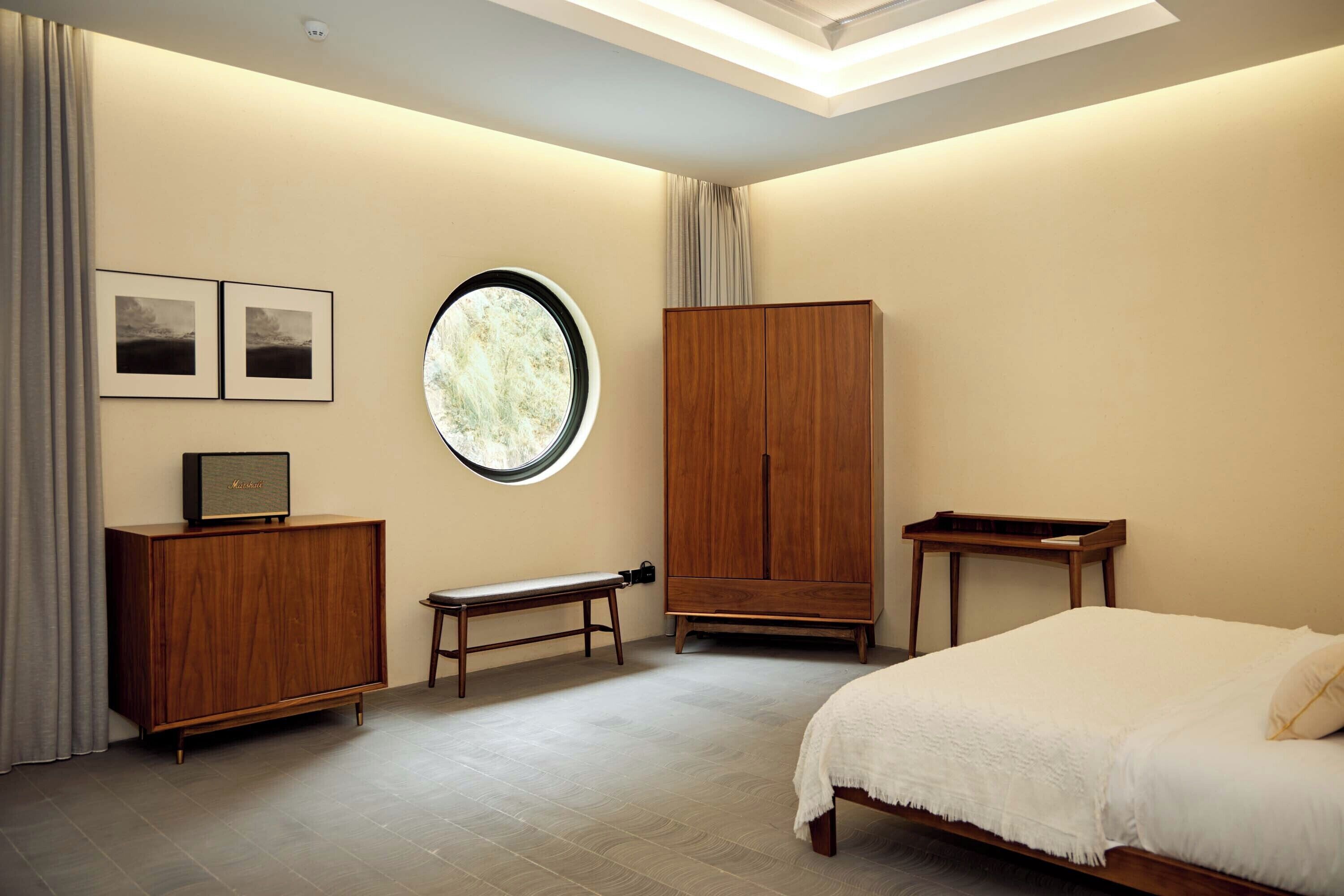 Phòng đôi Superior, quang cảnh núi | Bàn, khu vực làm việc phù hợp cho laptop, màn/rèm cản sáng 