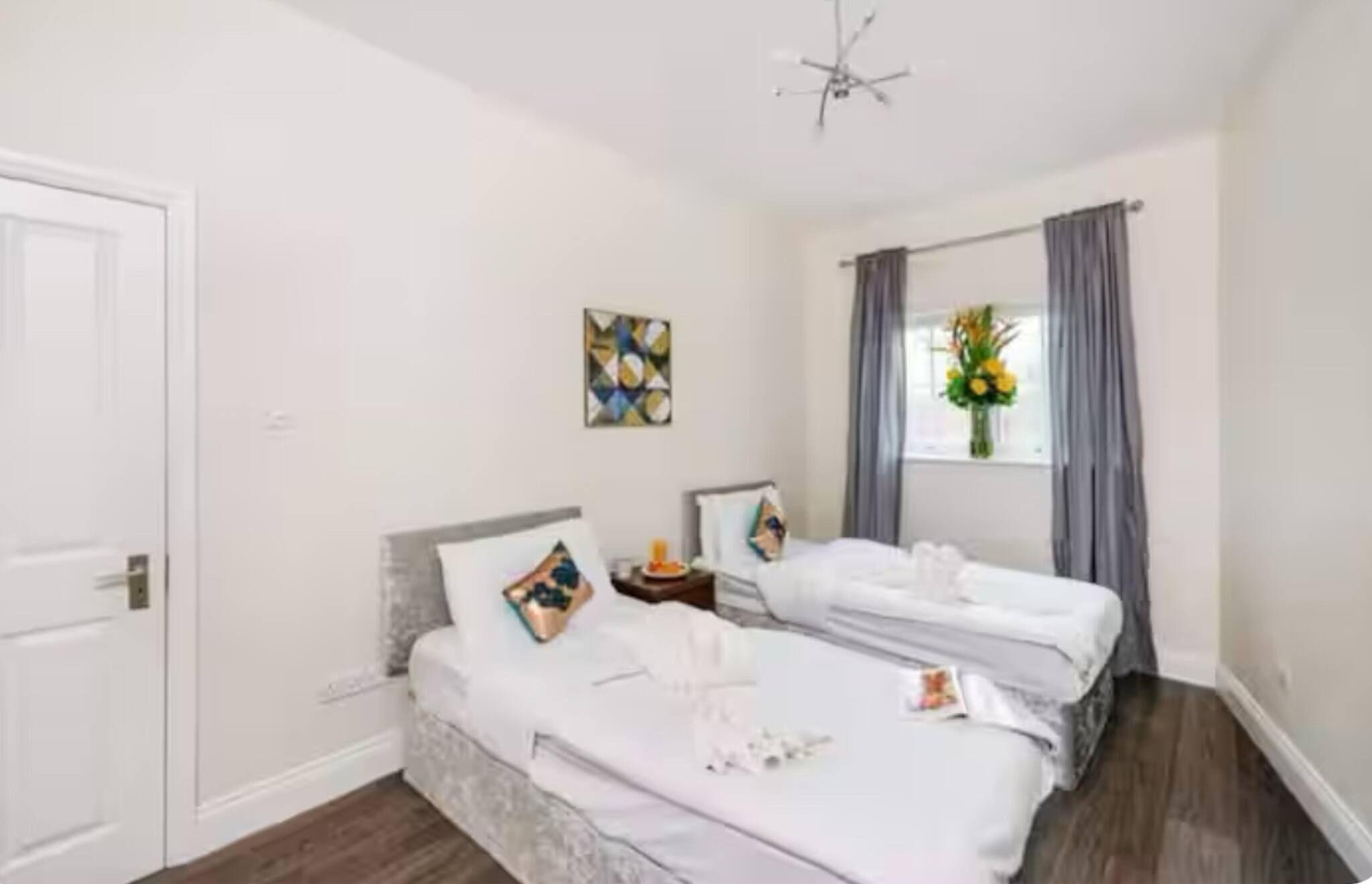 2 bedrooms, iron/ironing board, internet, bed sheets