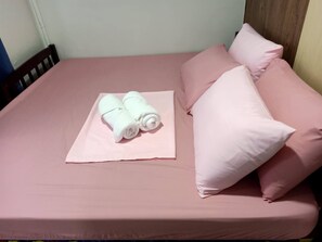 1 bedroom, iron/ironing board, internet, bed sheets