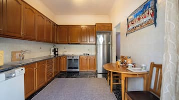 Classic Apartment | Private kitchen | Shared fridge, microwave, coffee/tea maker, electric kettle