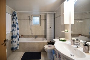 Classic Apartment, 3 Bedrooms, Courtyard View | Bathroom - Maria's Cozy Getaway in Glyfada (Glyfada)