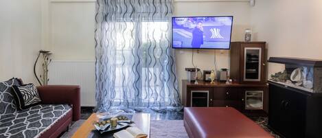 5–tuumainen televisio, jossa satelliittikanavat