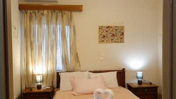 Classic Apartment, 3 Bedrooms, Courtyard View | Egyptian cotton sheets, premium bedding