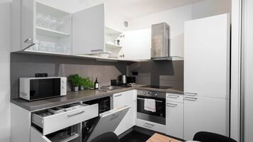 Comfort Apartment, City View | Private kitchen