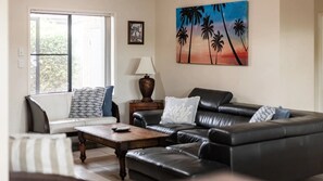 Living area - Lateeze - Lifestyle Yamba (YAMBA)