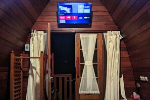 Standard Room - TwoSpaces Living at Welirang Resort (Pacet)