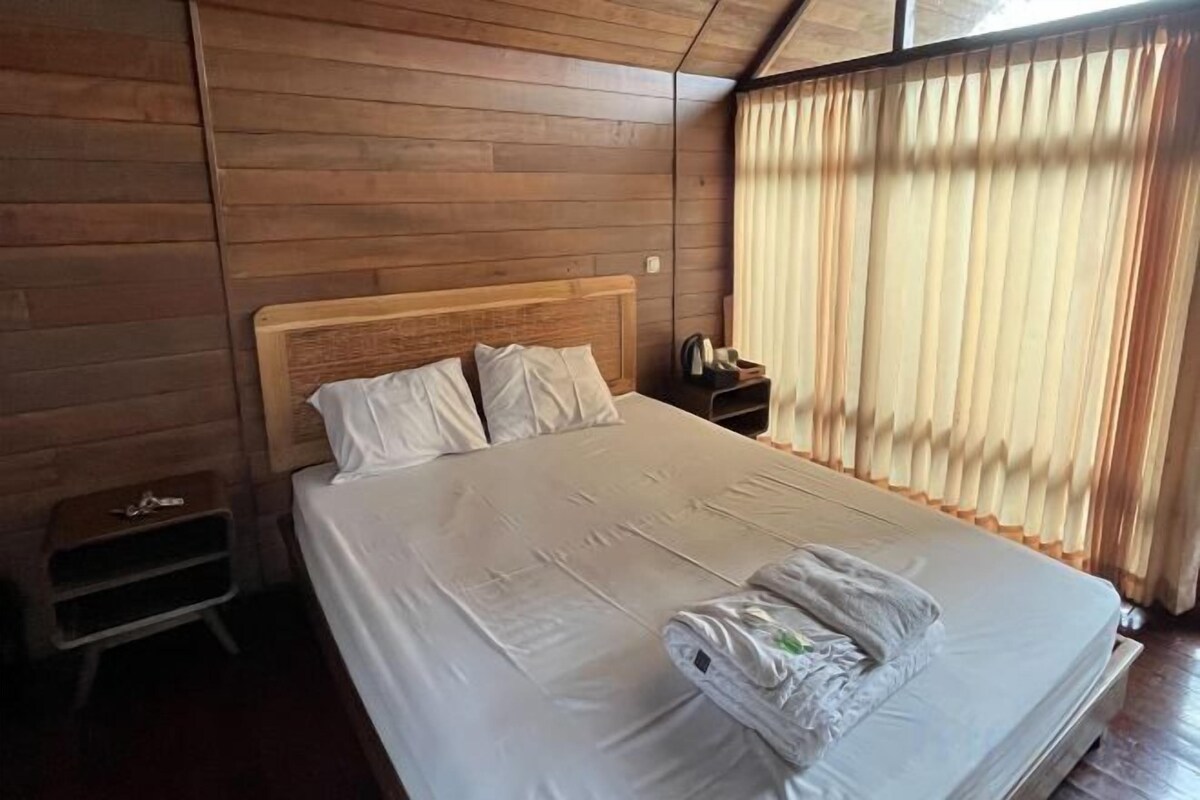 WiFi (free), bed sheets