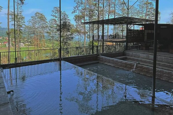 Kolam renang terbuka 