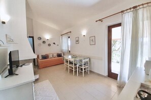 Interior - <b></b>Located on the southeastern coast of Sardinia, 20 km from Villasimius, <b>Villa Venere</b> is situated approximately 2 km from the center of Costa Rei. Surrounded by a spacious and well-kept private garden of about 200 sqm, this charming villa is  (Costa Rei)