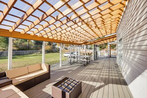 Outdoor dining - Cozy 1-bedroom house in quaint Patten with AC comfort. Snowmobile and 4x4 nearby (Patten)