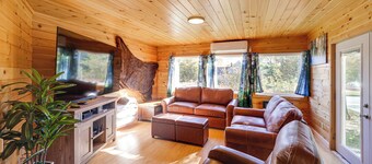 Cozy 1-bedroom house in quaint Patten with AC comfort. Snowmobile and 4x4 nearby