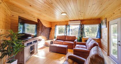 Cozy 1-bedroom house in quaint Patten with AC comfort. Snowmobile and 4x4 nearby