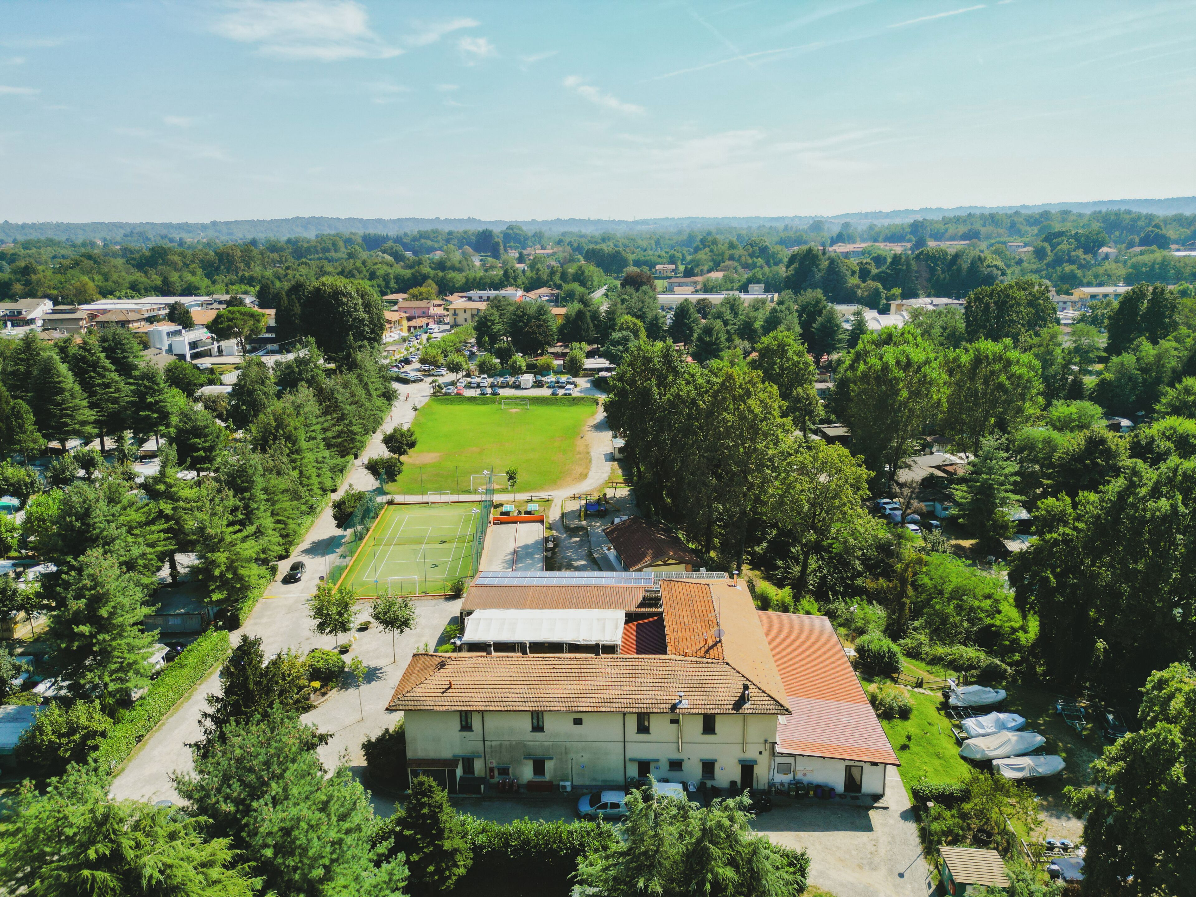 Vista frontal de la propiedad