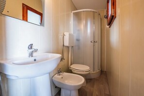 シャレー 1 ベッドルーム 禁煙 簡易キッチン | バスルーム | シャワー、タオル