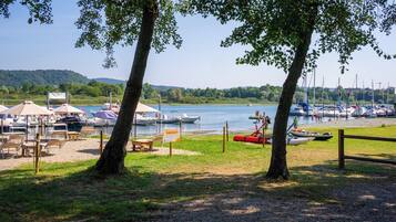 Platja privada, voleibol de platja, bar a la platja i caiac