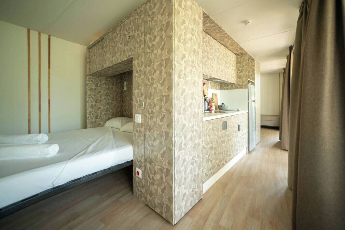 Suite estudio, 1 habitación | Ropa de cama