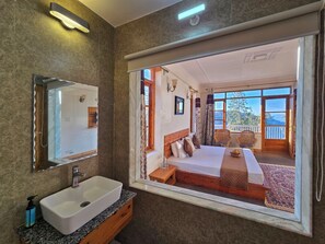 尊荣客房, 阳台, 山景 | 浴室 | 淋浴设施、免费洗浴用品、毛巾、肥皂