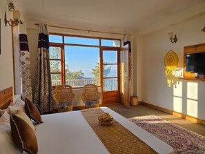 Deluxe Room, Balcony, Mountain View | Living area - Kufri Farms (Kufri)