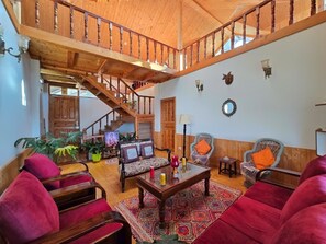 Lobby sitting area - Kufri Farms (Kufri)