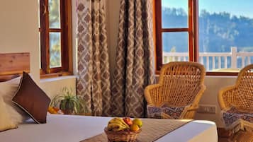 Premium Room, Balcony, Mountain View | Living area