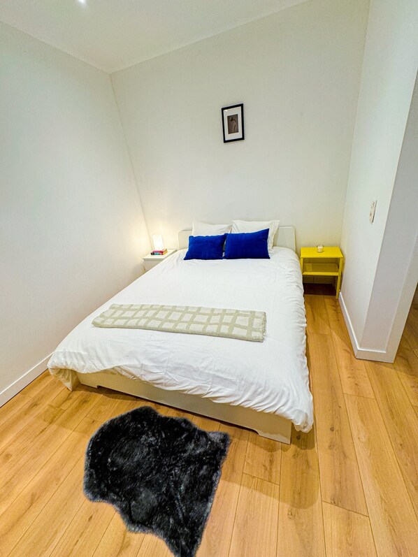 Departamento básico | Tabla de planchar con plancha y wifi gratis