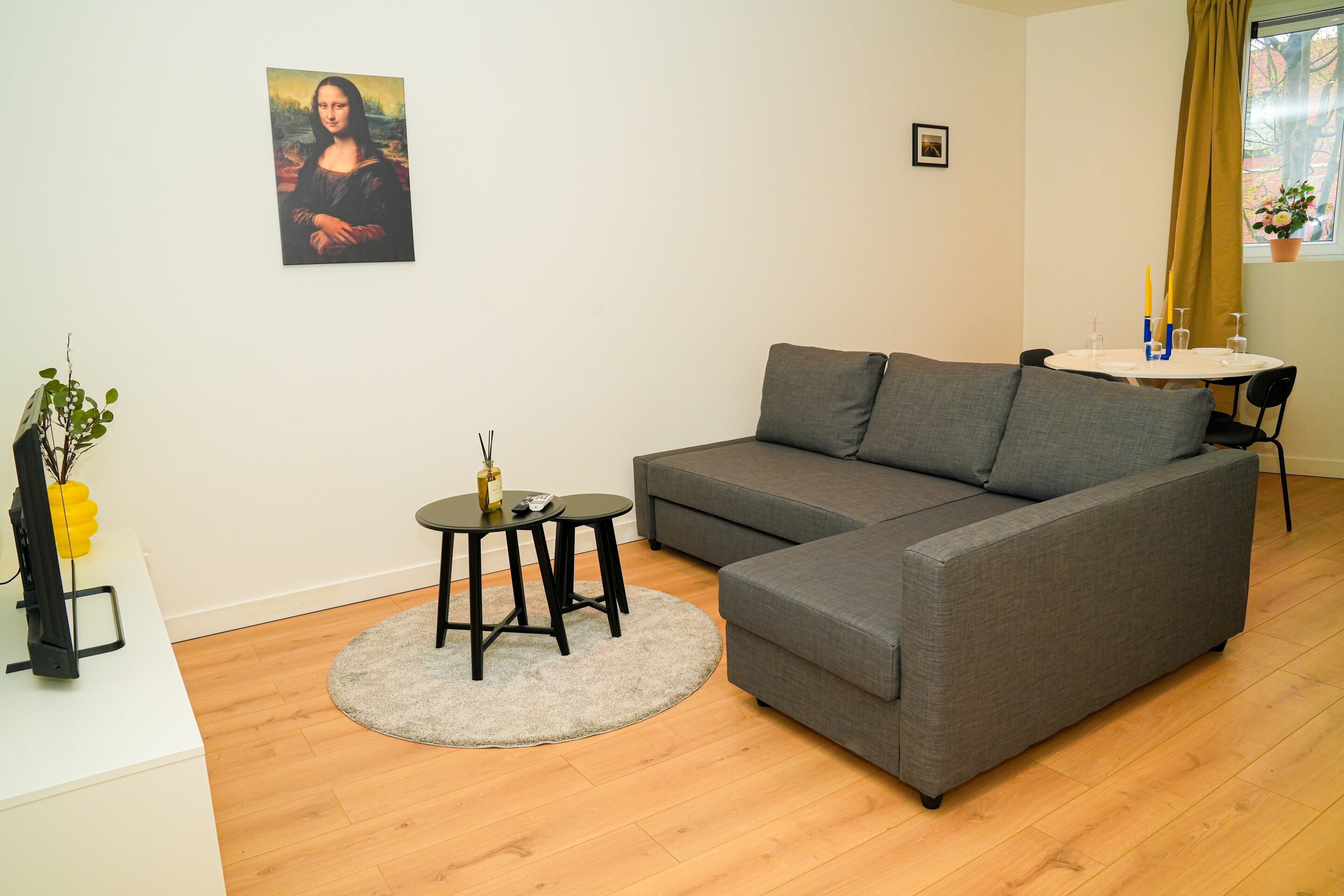 Basic Apartment | Living room