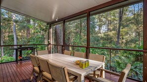 Outdoor dining - Verrierdale Retreat - Noosa Hinterland Hideaway (Verrierdale)