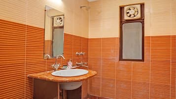 Camera Deluxe, vista valle | Bagno | Sapone, shampoo, carta igienica