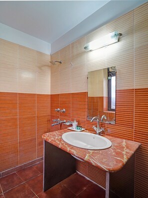 Sabonete, shampoo, papel higiênico 