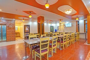 Café da manhã com buffet grátis todos os dias