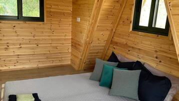 1 bedroom, travel crib, free WiFi, bed sheets