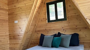 1 bedroom, travel cot, free WiFi, bed sheets