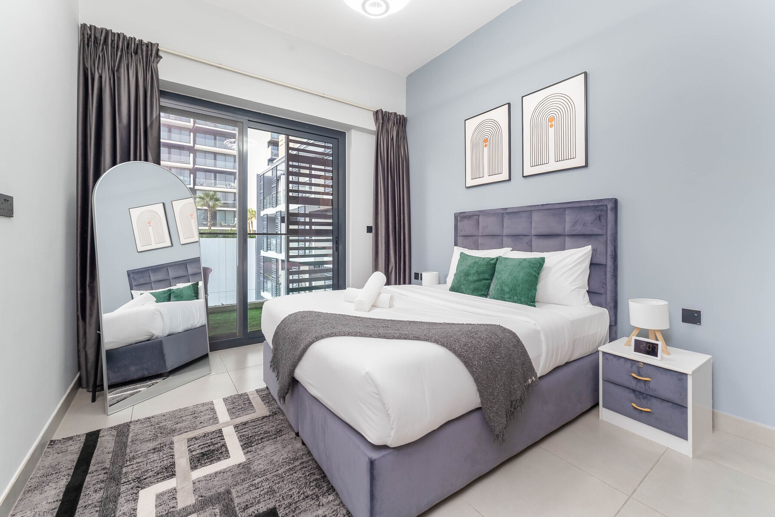 2 dormitoris, caixa forta a l'habitació i planxa i posts de planxar 