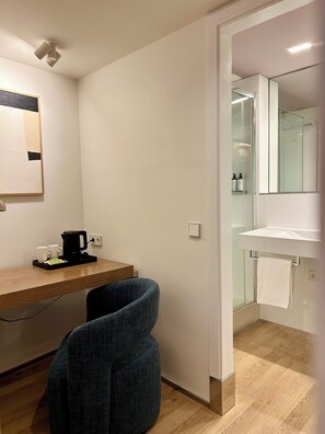 Triple Room (Aura) | In-room safe, desk, blackout drapes, free WiFi - STORNI Barcelona (Barcelona)