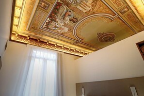 Habitación Signature doble (Essència) | Caja fuerte, escritorio, cortinas opacas y wifi gratis