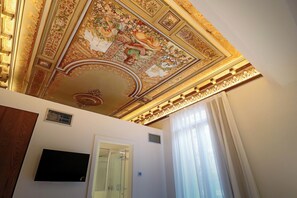 In-room safe, desk, blackout drapes, free WiFi - STORNI Barcelona (Barcelona)