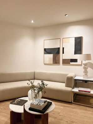 TV - STORNI Barcelona (Barcelona)