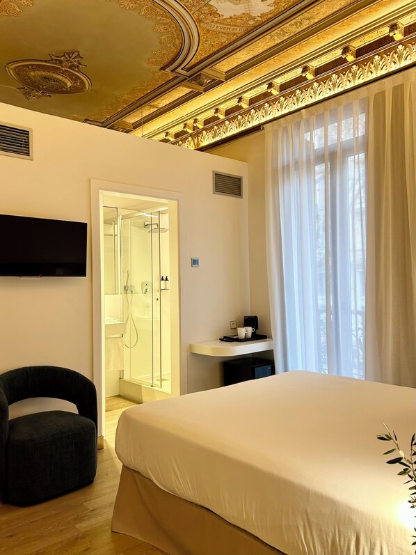Signature Double Room (Essència) | In-room safe, desk, blackout drapes, free WiFi - STORNI Barcelona (Barcelona)