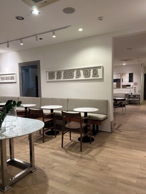 Free daily buffet breakfast - STORNI Barcelona (Barcelona)