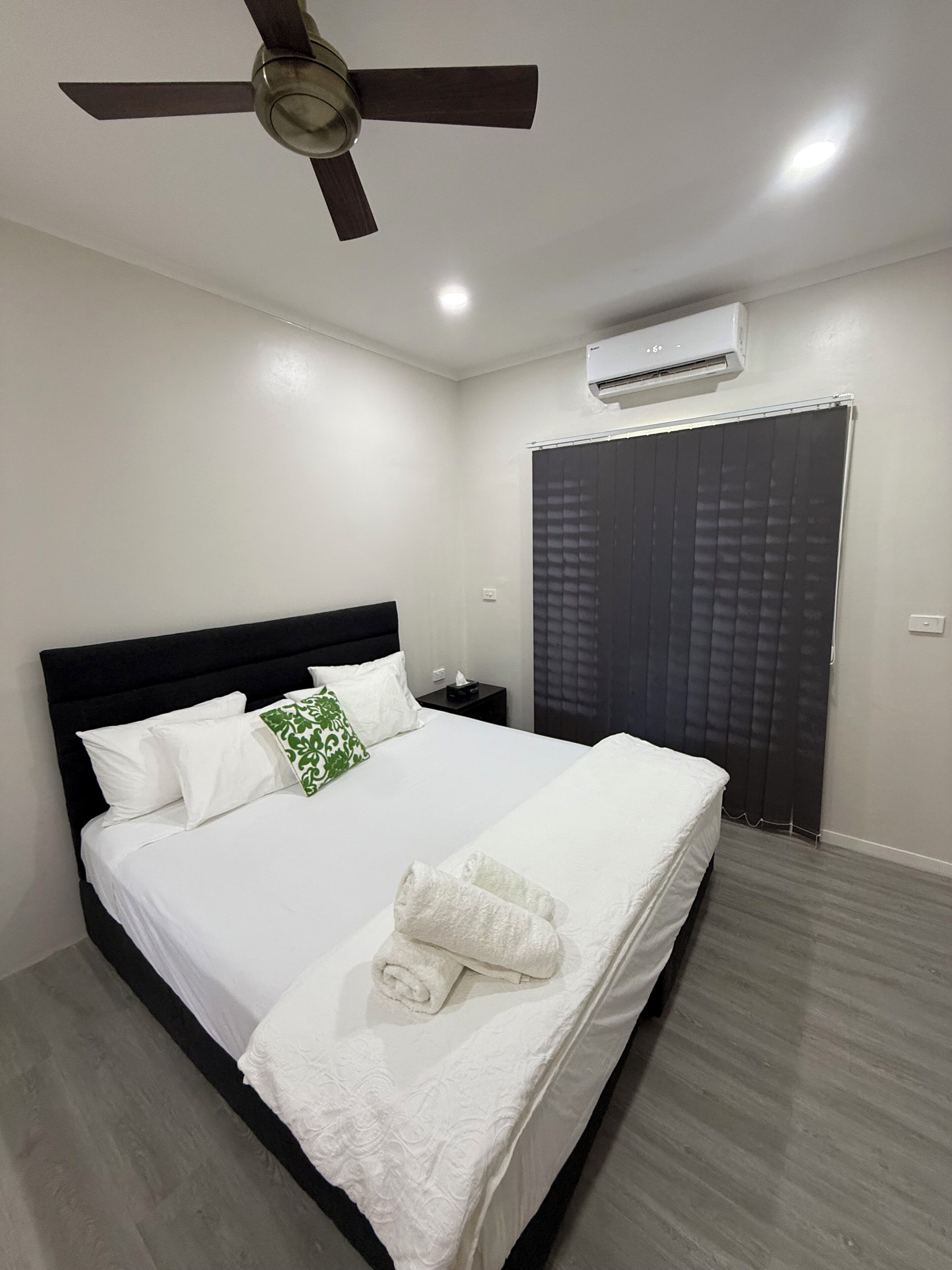 Superior Apartment, Mountain View | Laptop workspace, blackout drapes, iron/ironing board