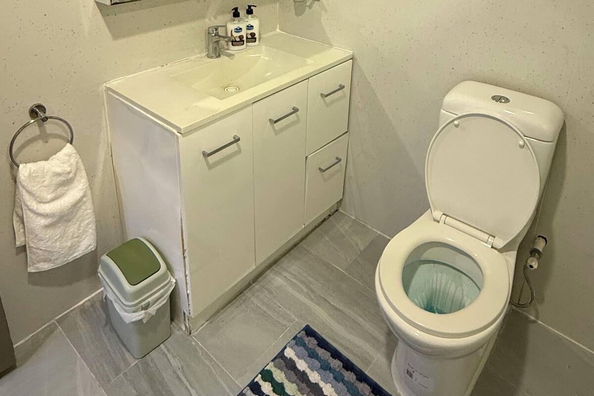 Superior Apartment, Mountain View | Bathroom | Shower, free toiletries, hair dryer, towels