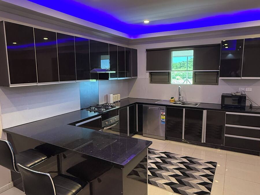 Superior Apartment, Mountain View | Private kitchen | Full-size fridge, microwave, oven, stovetop